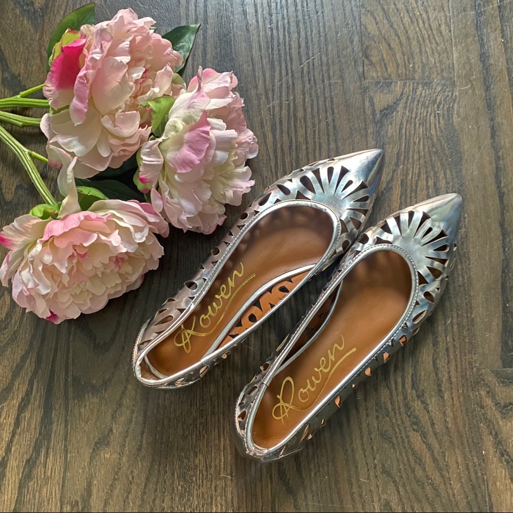 Rowen Sz 7 silver metallic pointed toe flat